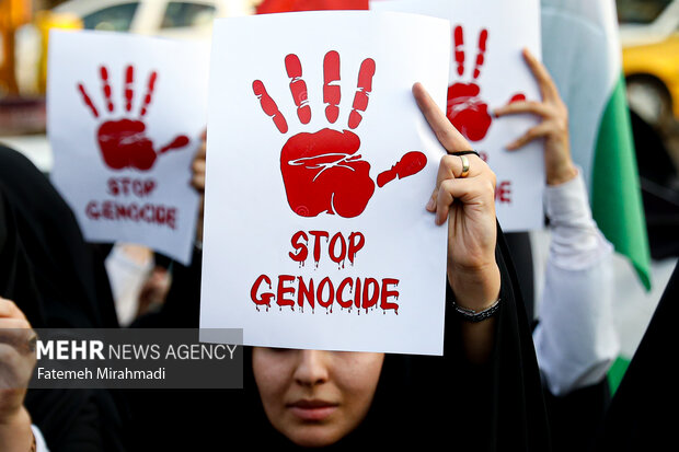 تجمع اعتراضی کادر درمان دانشگاه تهران در محکوم کردن جنایات اسرائیل 23
