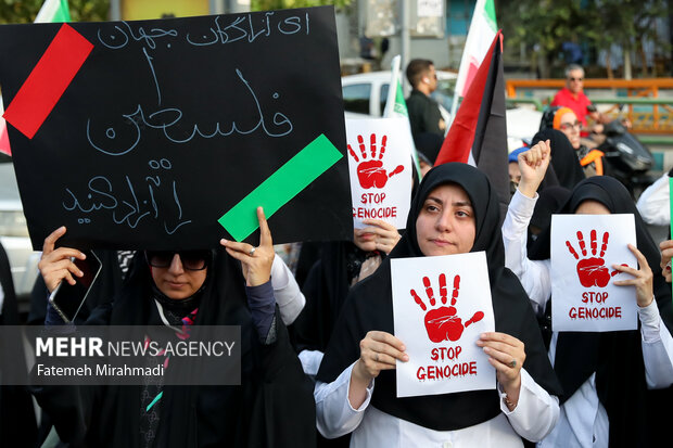 تجمع اعتراضی کادر درمان دانشگاه تهران در محکوم کردن جنایات اسرائیل 26