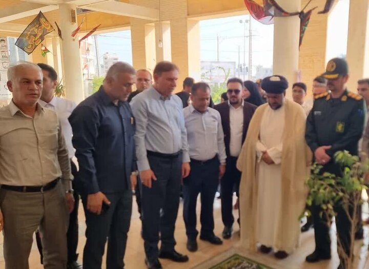 ادای احترام مسئولان استان بوشهر به شهدای شهرستان گناوه