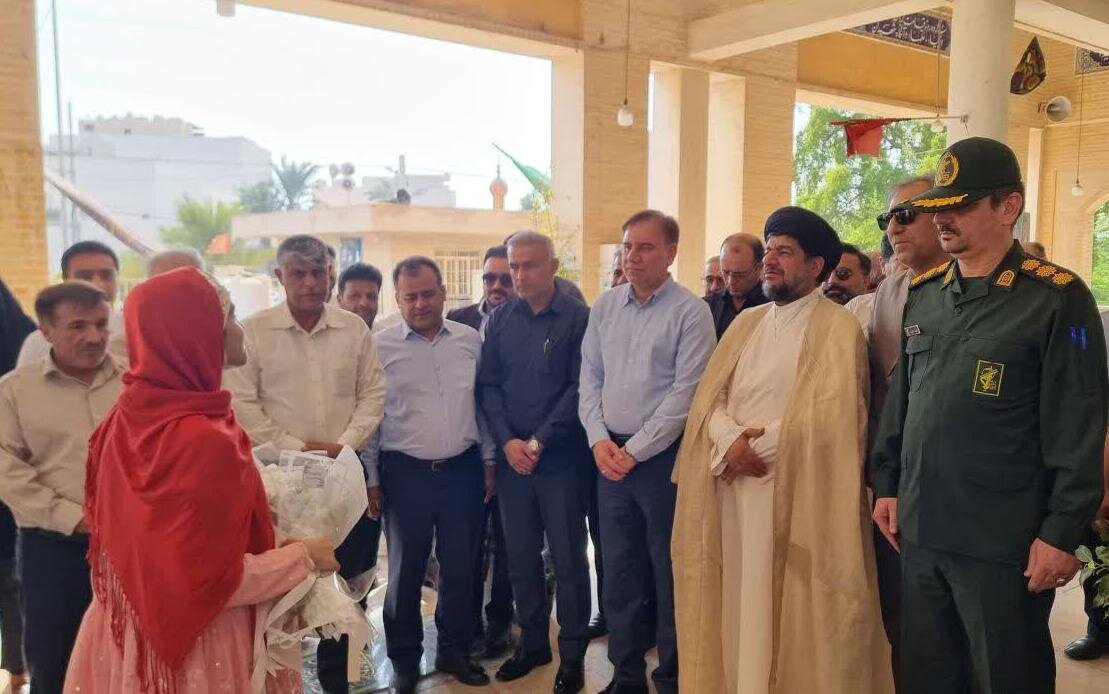 ادای احترام مسئولان استان بوشهر به شهدای شهرستان گناوه