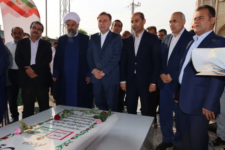 خانواده شهدا الگوی صبر و استواری در مقابل مشکلات هستند