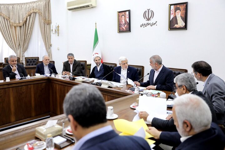 عارف: مسیر خدمترسانی به مردم با وحدت سه قوه هموارتر میشود