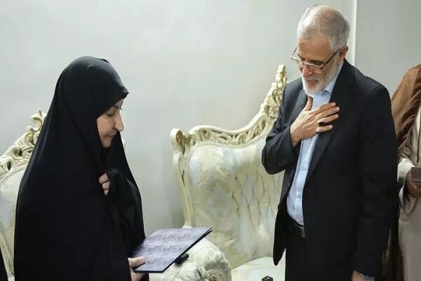 دیدار قائم‌مقام وزیر کشور با خانواده شهید ابوالحسن آل‌اسحاق
