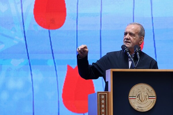پزشکیان: نباید آب و برق صنایع قطع شود؛ ضرورت افزایش بهرهوری پزشکیان: نباید آب و برق صنایع قطع شود؛ ضرورت افزایش بهرهوری