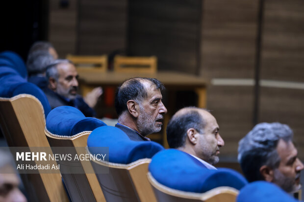 آئین رونمایی کتاب «حق پنج» 2