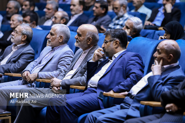 آئین رونمایی کتاب «حق پنج» 4