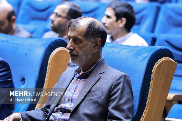 آئین رونمایی کتاب «حق پنج» 5