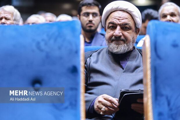 آئین رونمایی کتاب «حق پنج» 10