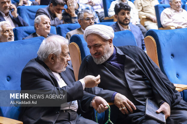 آئین رونمایی کتاب «حق پنج» 12