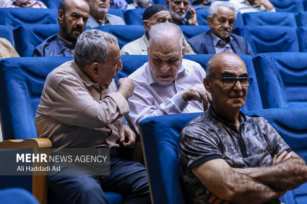 آئین رونمایی کتاب «حق پنج» 16