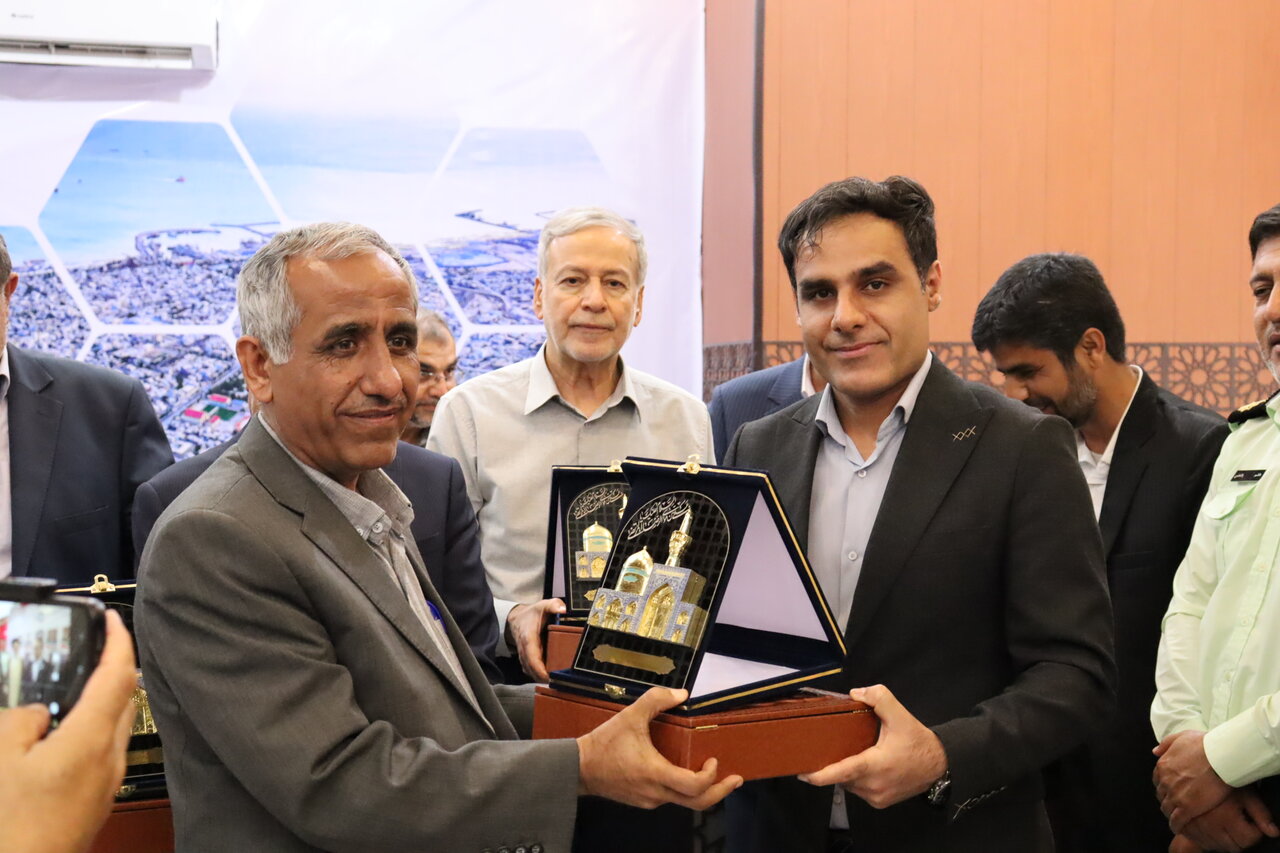 نشست فرمانداران ادوار شهرستان دیر برگزار شد