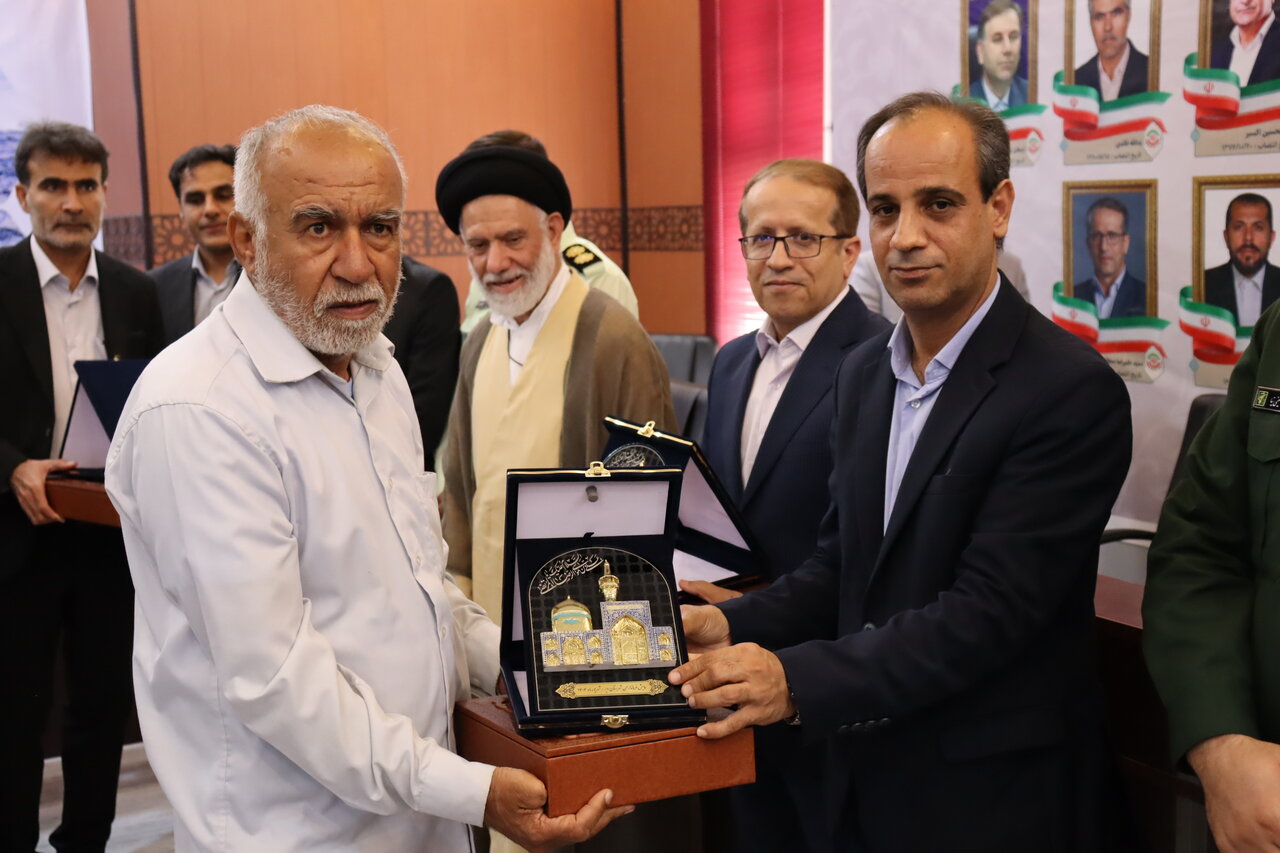 نشست فرمانداران ادوار شهرستان دیر برگزار شد