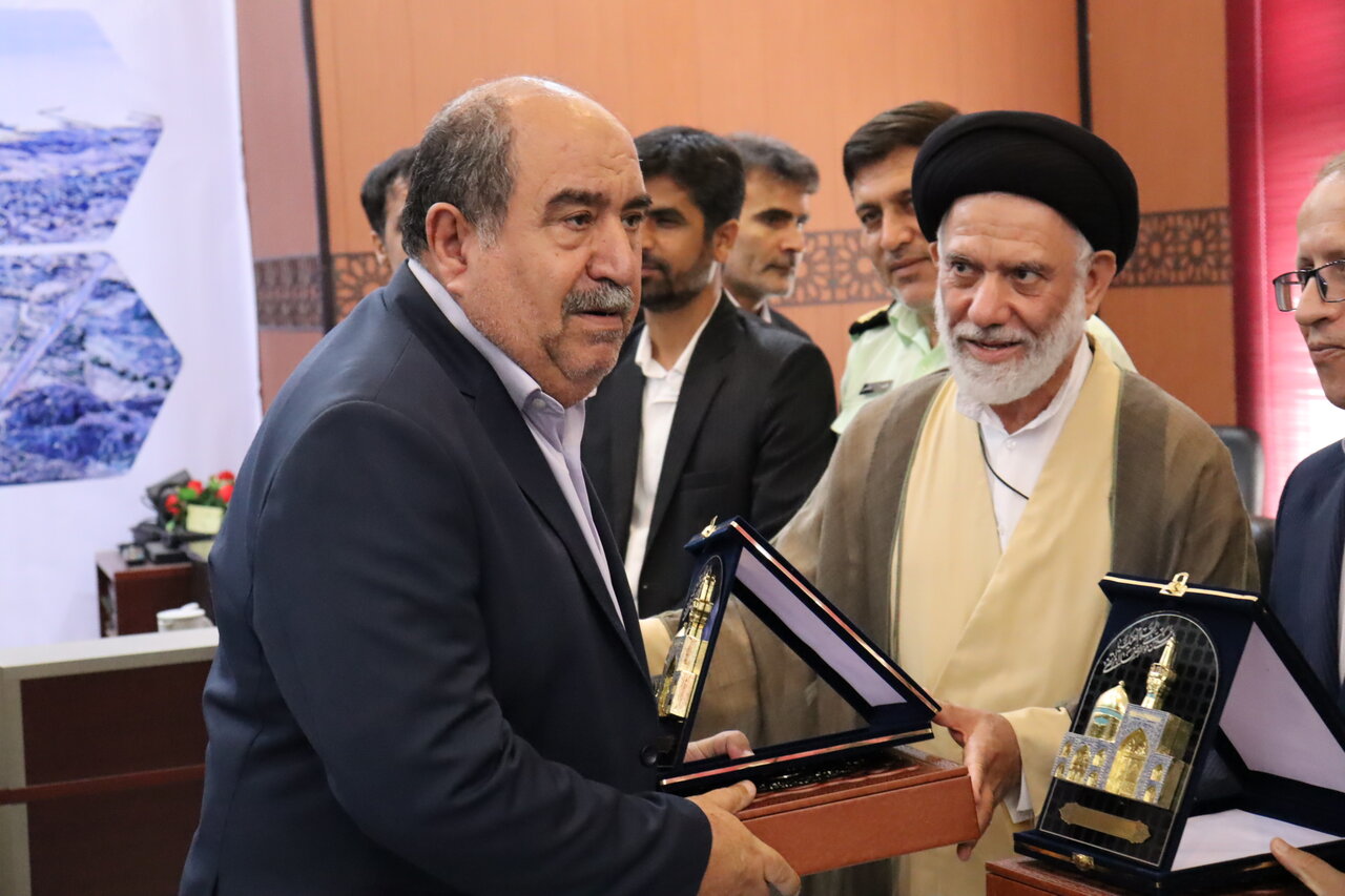 نشست فرمانداران ادوار شهرستان دیر برگزار شد