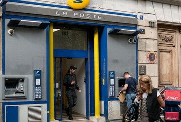 25 countries suspend postal services to US