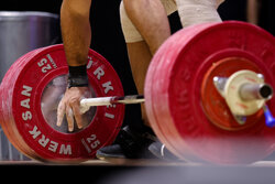 واگذاری ۵۵۰۰ متر مربع زمین در مجموعه آزادی به فدراسیون وزنه‌برداری