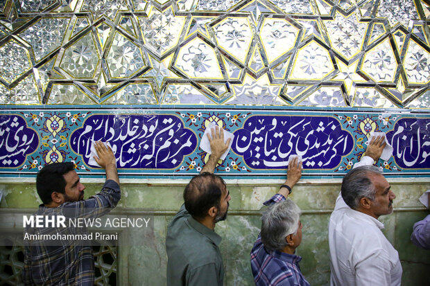 آیین غبارروبی حرم حصرت معصومه(س) با حضور خبرنگاران