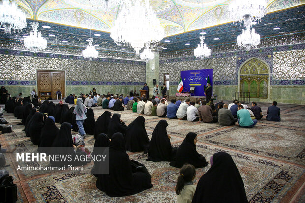 آیین غبارروبی حرم حصرت معصومه(س) با حضور خبرنگاران