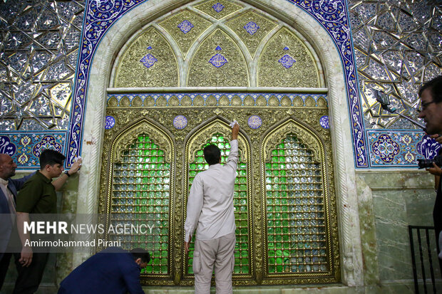آیین غبارروبی حرم حصرت معصومه(س) با حضور خبرنگاران