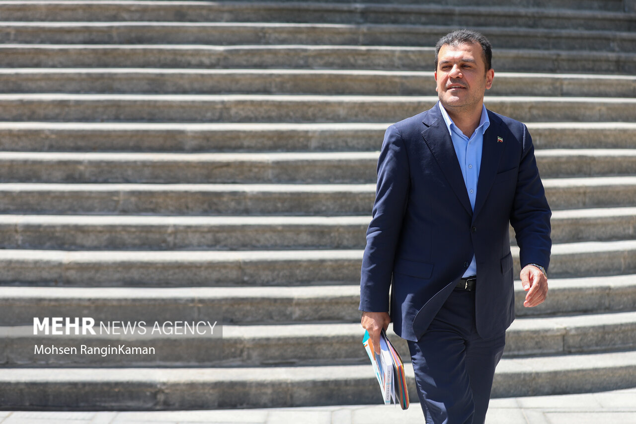 افشین: نرخ مهاجرت نخبگان پزشکی ۱۸ درصد کاهش یافته است + فیلم افشین: نرخ مهاجرت نخبگان پزشکی ۱۸ درصد کاهش یافته است + فیلم