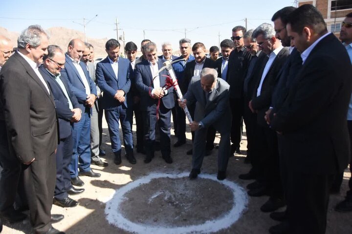 آیین کلنگ زنی 5 باب مدرسه در سمنان برگزار شد