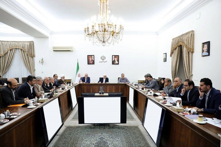 عارف: بازسازی منازل آسیب دیده تسریع شود؛ واحدهای تولیدی اولویت دارند