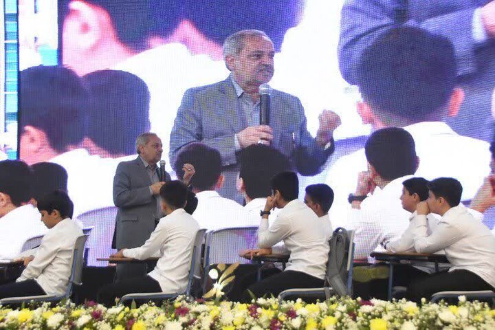 یک مدرسه در آرادان افتتاح شد