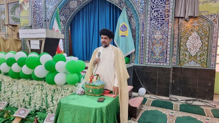 انس با قرآن سلامت روحی و معنوی برای فرزندان فراهم میکند انس با قرآن سلامت روحی و معنوی برای فرزندان فراهم میکند