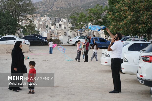 جشنواره بادبادک در شهر یاسوج برگزار شد