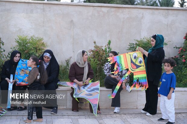 جشنواره بادبادک در شهر یاسوج برگزار شد