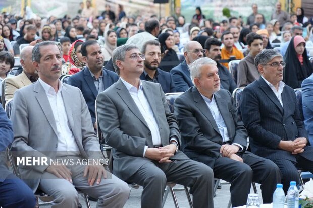 جشن ثبت جهانی دره خرم‌آباد در محوطه باغ گلستان قلعه فلک‌الافلاک