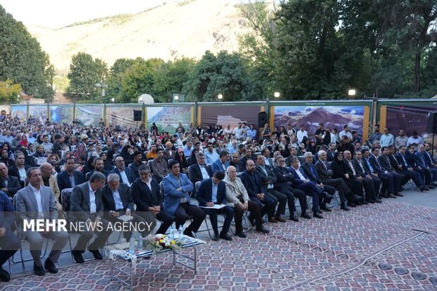 جشن ثبت جهانی دره خرم‌آباد در محوطه باغ گلستان قلعه فلک‌الافلاک
