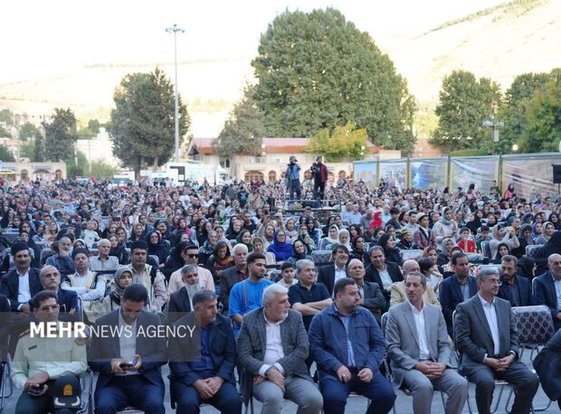 جشن ثبت جهانی دره خرم‌آباد در محوطه باغ گلستان قلعه فلک‌الافلاک