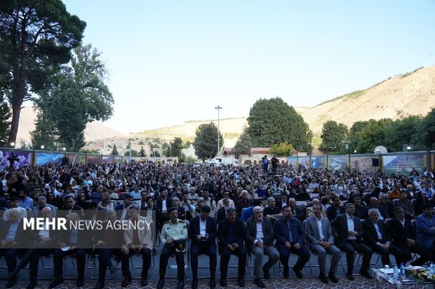 جشن ثبت جهانی دره خرم‌آباد در محوطه باغ گلستان قلعه فلک‌الافلاک