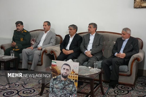 دیدار وزیر میراث‌فرهنگی با خانواده شهید ابوذر مرادی