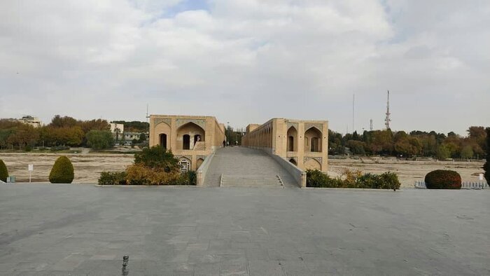 افق زایندهرود زیر سایه بتن وشیشه؛ میراث تاریخی اصفهان درگیر بیتدبیری