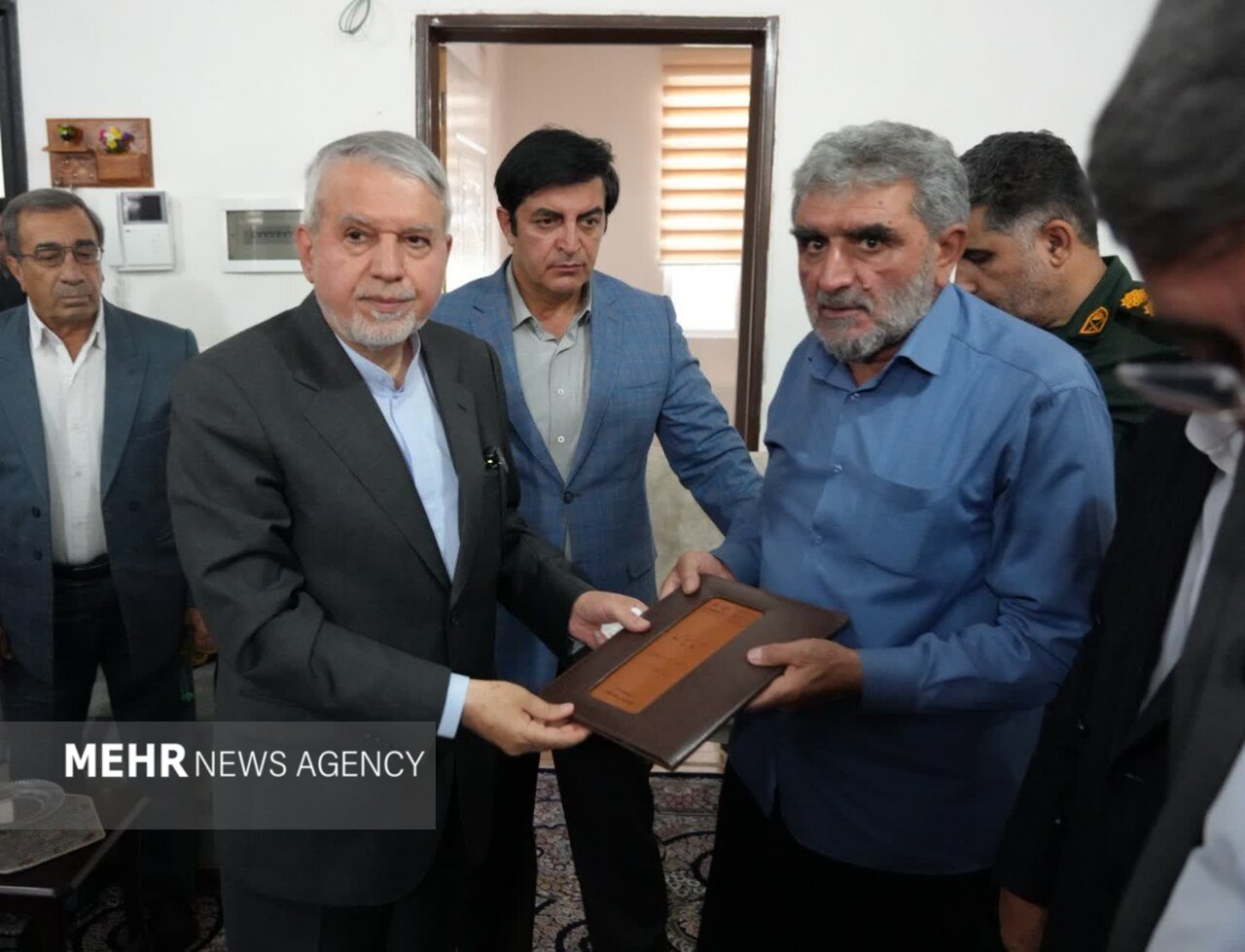 دیدار وزیر میراثفرهنگی با خانواده شهید ابوذر مرادی 2
