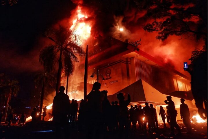 Indonesia's president cancels China trip as protests continue