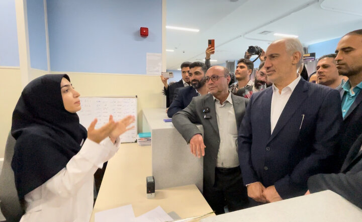 بازدید رئیس سازمان برنامه و بودجه از بخش الحاقی بیمارستان هاجر بازدید رئیس سازمان برنامه و بودجه از بخش الحاقی بیمارستان هاجر