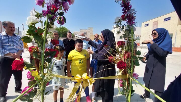 زمین چمن مصنوعی مدرسه شهدای خارگ افتتاح شد