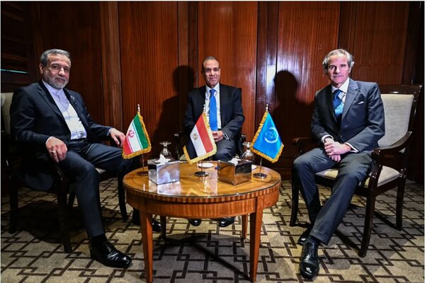 تلاشهای مصر برای نزدیک کردن دیدگاههای ایران و غرب پس از تصمیم تروئیکا