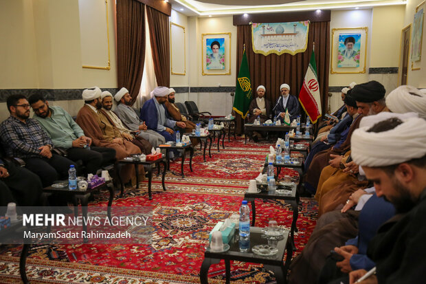دیدار تولیت حرم شاهچراغ(ع) با مدیران کل تبلیغات اسلامی جنوب کشور
