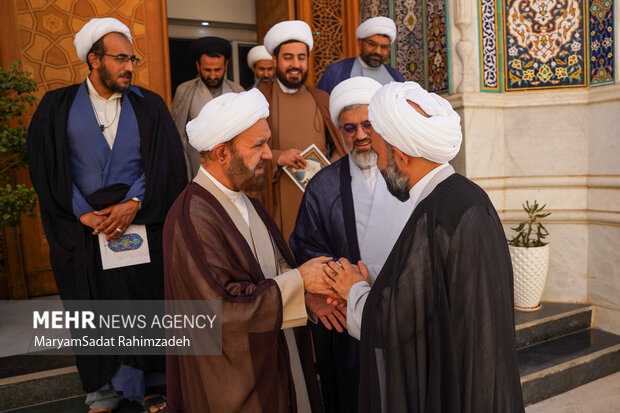 دیدار تولیت حرم شاهچراغ(ع) با مدیران کل تبلیغات اسلامی جنوب کشور