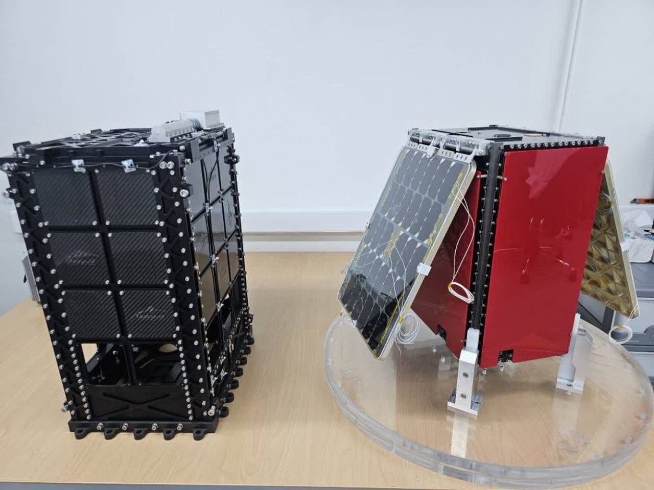 رونمایی از نمونه ارتقا یافته ماهواره کوثر رونمایی از نمونه ارتقا یافته ماهواره کوثر