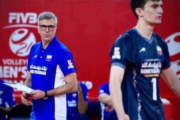 گفتگوی مهر با سرمربی تیم قهرمان جهان؛ نگرانی مومنی‌مقدم برای شاگردانش