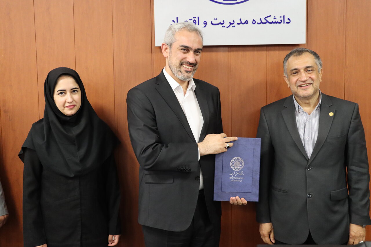 دانشگاه شریف باید پیشروی ارائه راهکار علمی برای حل مشکلات جامعه باشد