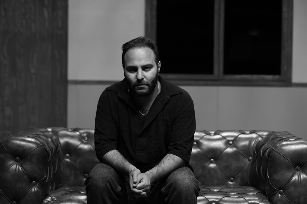 دکور این نمایش هرشب فرو میریزد؛ وقتی بازیگران عمدا بد اجرا میکنند! دکور این نمایش هرشب فرو میریزد؛ وقتی بازیگران عمدا بد اجرا میکنند!