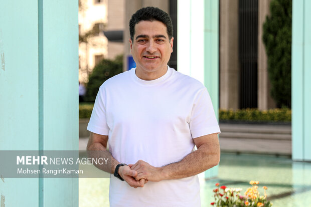 شجریان از دلائل دور شدن از موسیقی سنتی گفت؛ به دنبال تجربههای نو هستم شجریان از دلائل دور شدن از موسیقی سنتی گفت؛ به دنبال تجربههای نو هستم