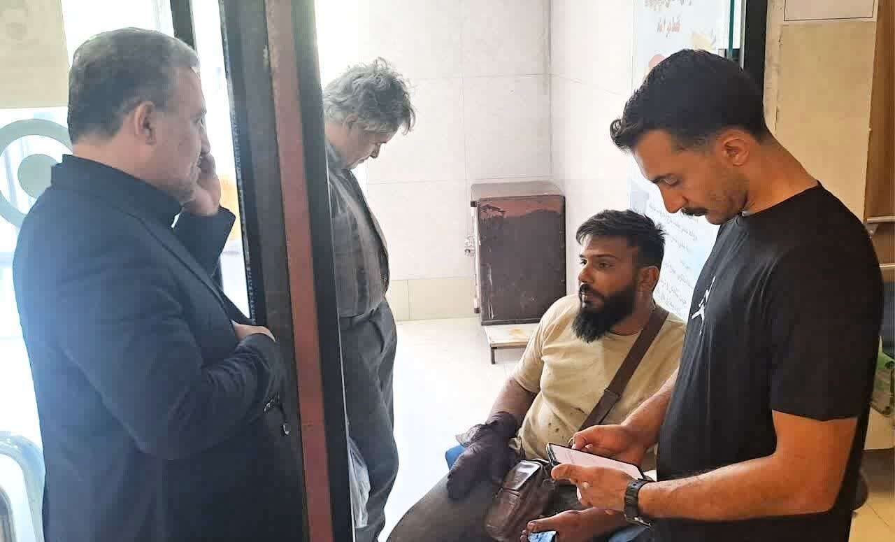 فرماندار قم از مصدومان سانحه ورزشکاران چهارمحال و بختیاری عیادت کرد