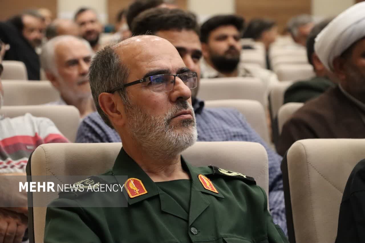 فرمانده سپاه عاشورا: امروز چشم جهان به ایران است