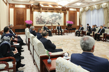 دیدار پزشکیان با عضو کمیته دائمی دفتر سیاسی کنگره ملی خلق چین